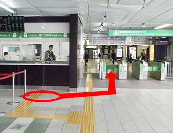 新幹線乗り換え改札口からホームへ